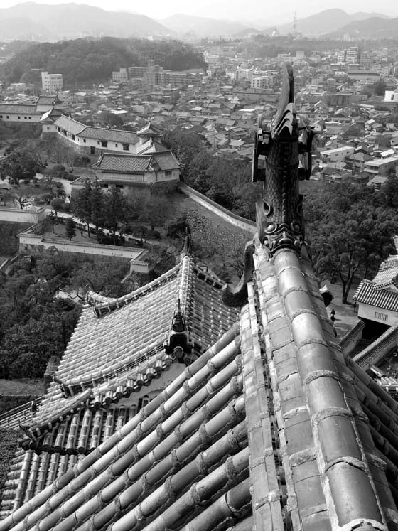 THE GREAT DIVIDE (Himeji Castle and town)
