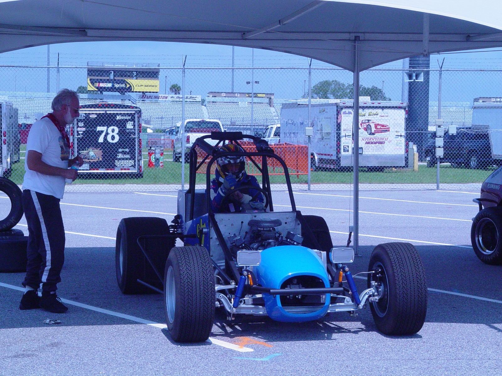 IM HEADED TO THE GRID, WHERE THEY HELD US FOR AT LEAST 10 MINUTE FOR A TRACK CLEANUP
