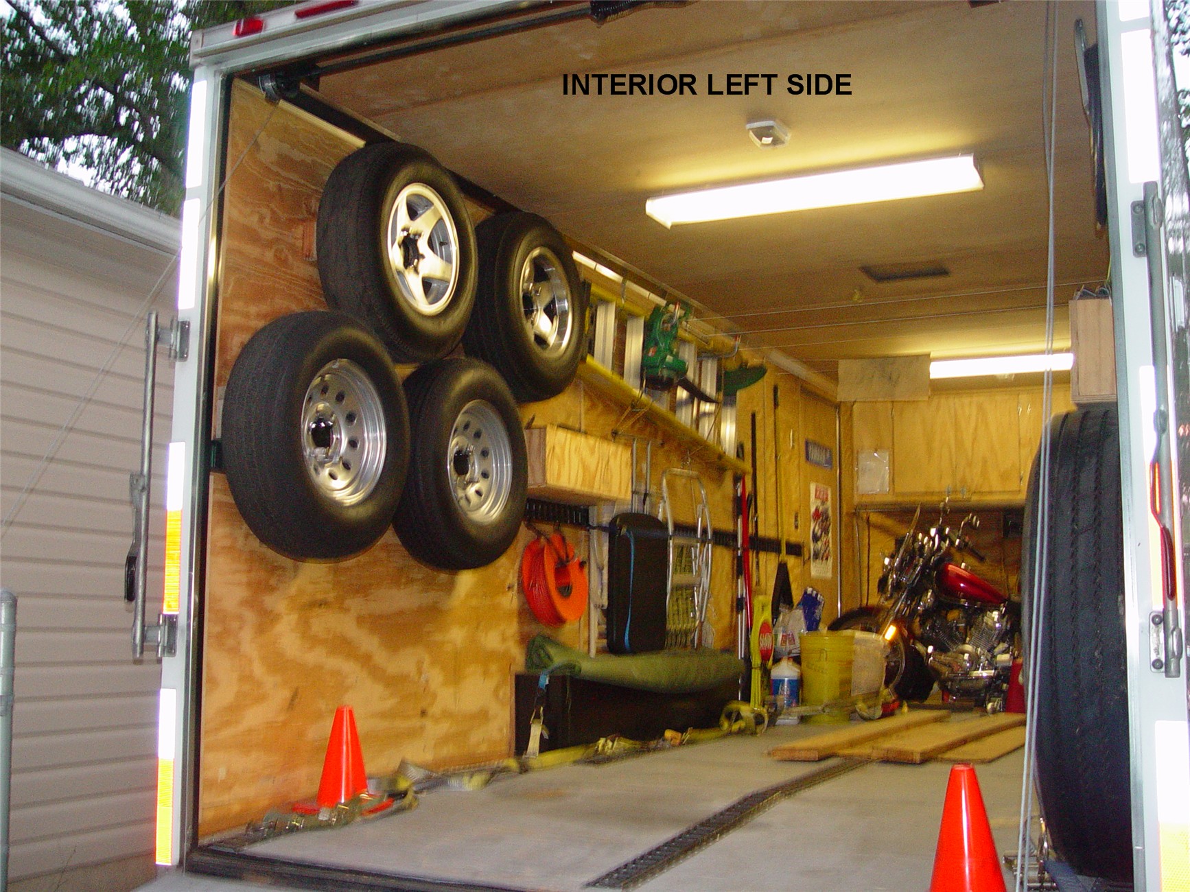 INTERIOR LEFT SIDE
