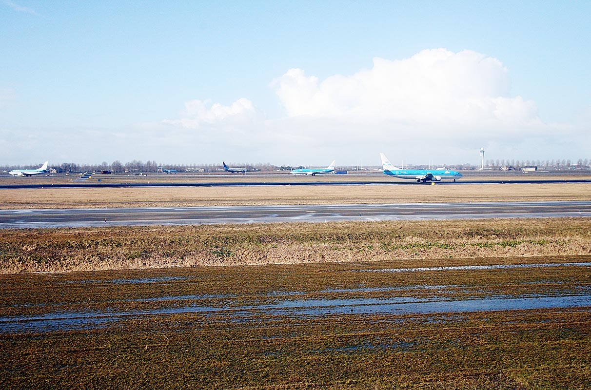 Landing at a water-logged Schiphol 8148