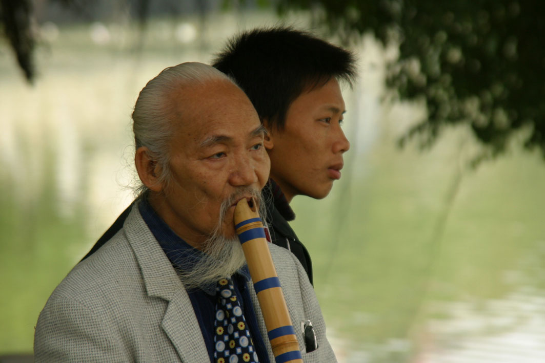 Musician at Hoan Kiem Lake, with audience