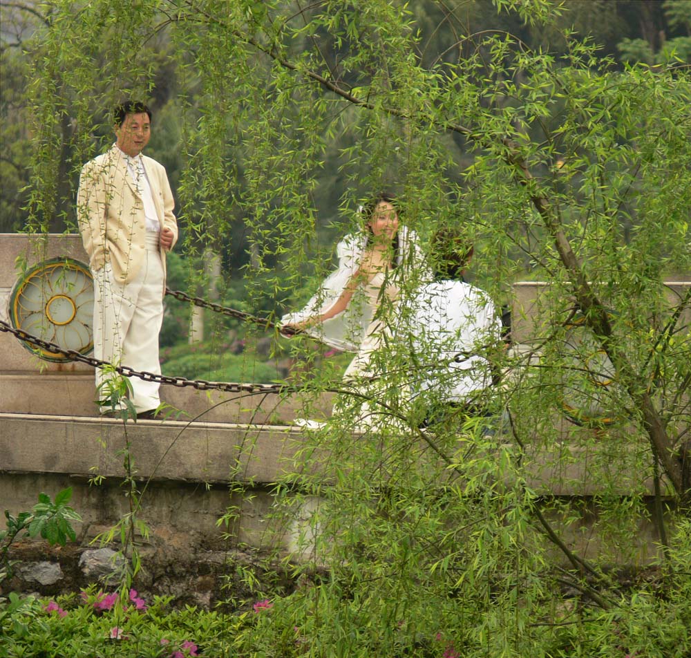 Wedding portrait, Banyan Lake, Guilin, China, 2006