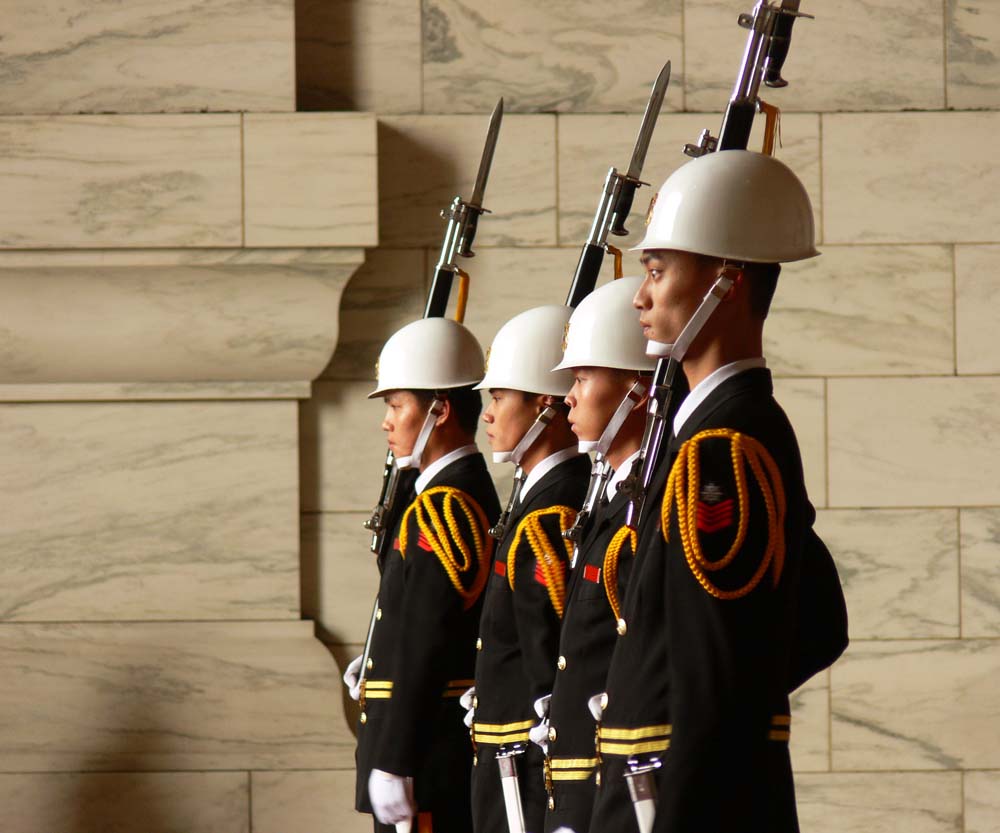 Changing of the guard, Chiang Kai-Shek Memorial, Taipei, Taiwan, 2006