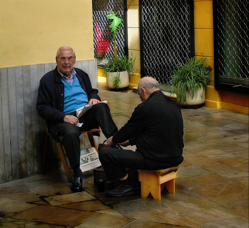 The shoe-shine gentleman