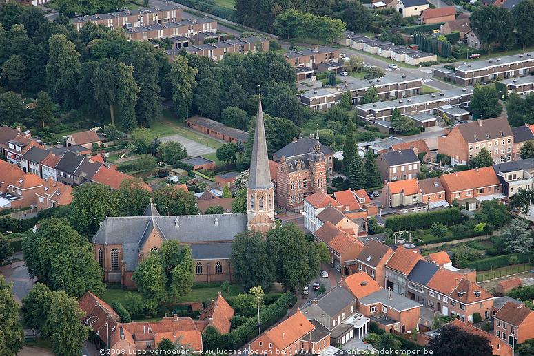 Gierle, kerk en oud gemeentehuis