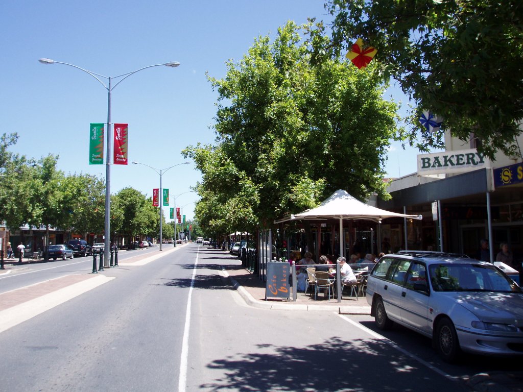 Another view of Bridge Street, Benalla