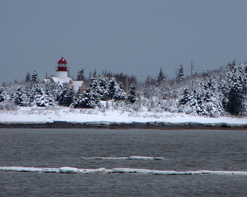 Phare au toit rouge