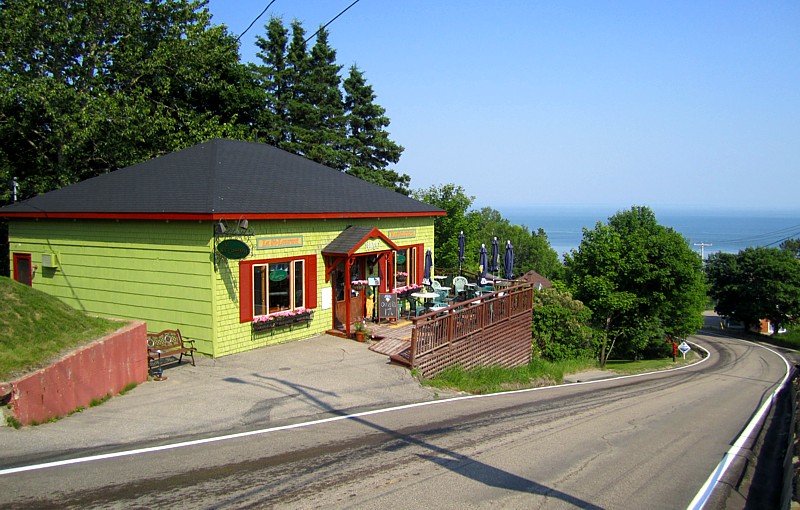 la cte du village de St-Irene