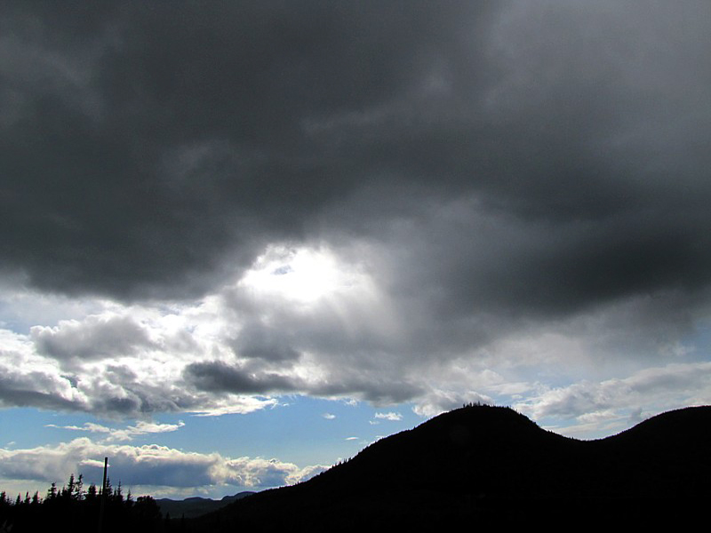 Le ciel sombre