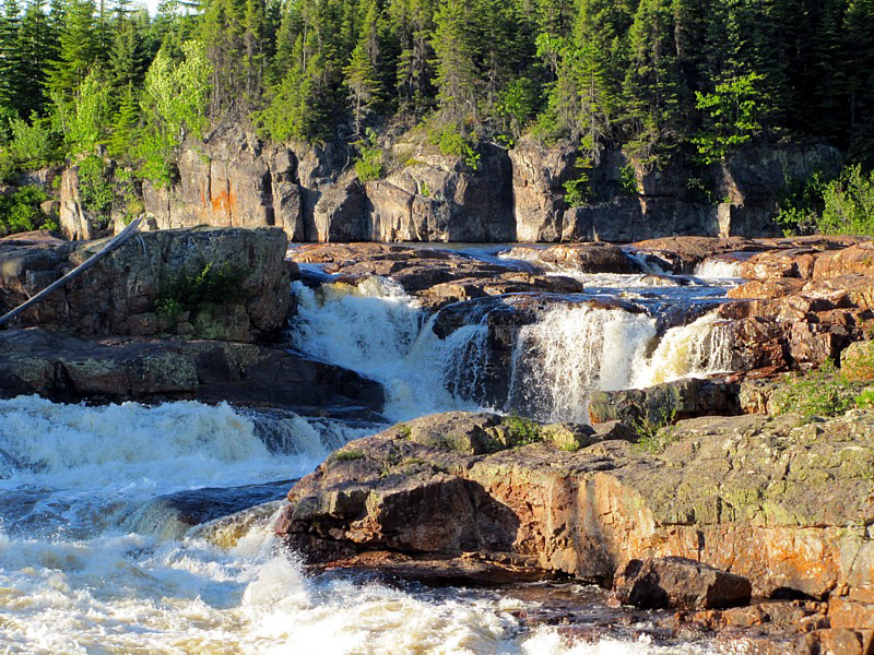 cascades sur la rivire des rochers