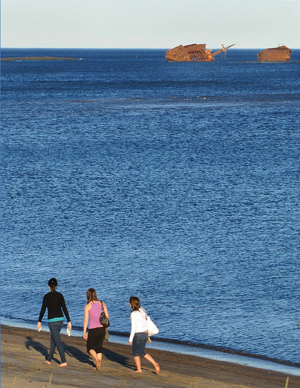 trois filles sur la plage
