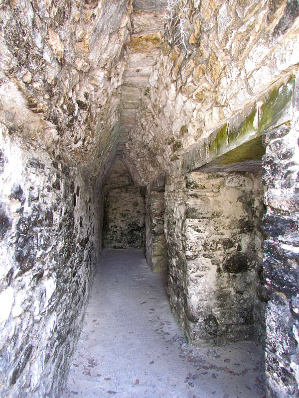 couloir sur le cot de la pyramide
