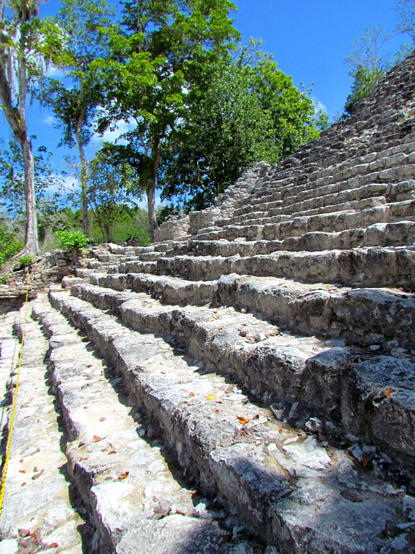 les marches du temple pyramide