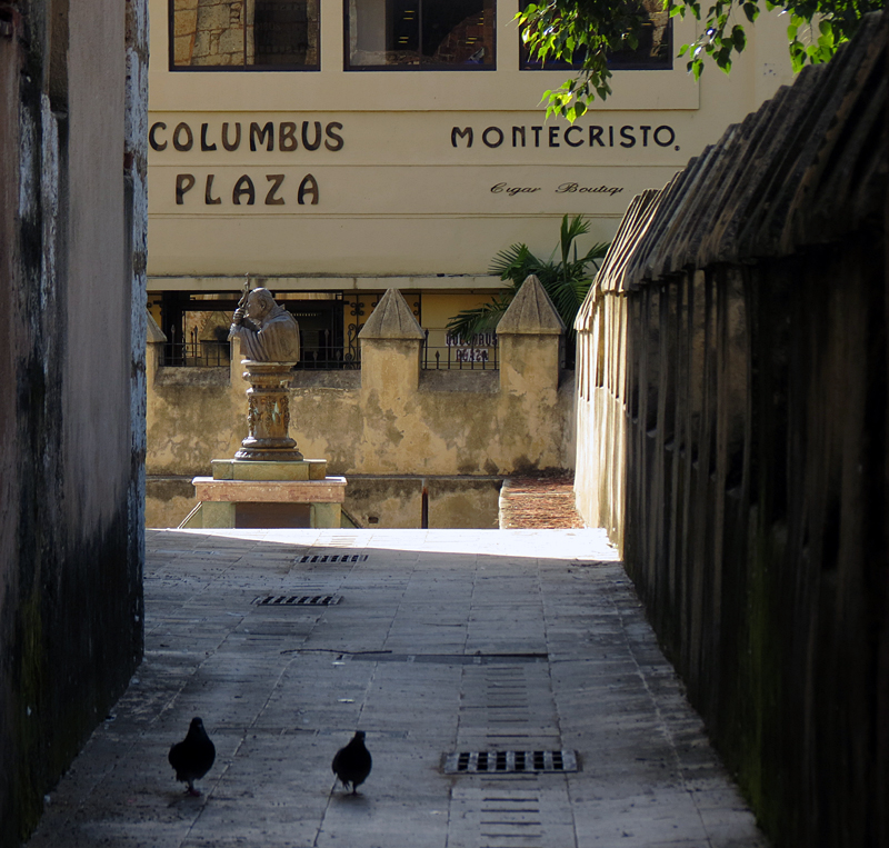 columbus montecristo plaza et les deux pigeons