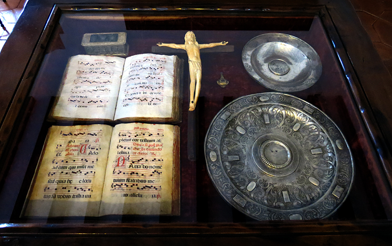 objets dans une vitrine