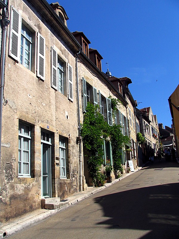 la montée vers l'église