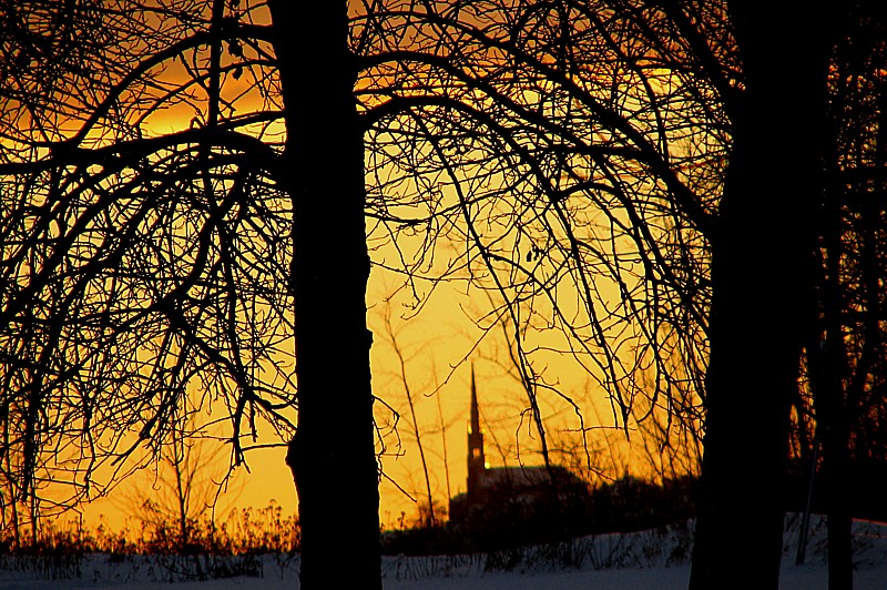 L'glise au coucher du soleil