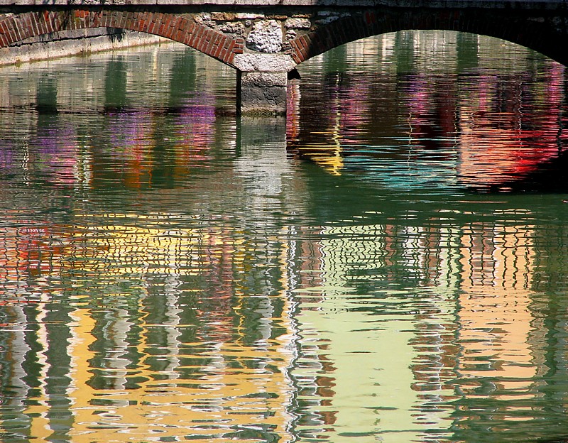 Annecy,  le reflet sous le pont
