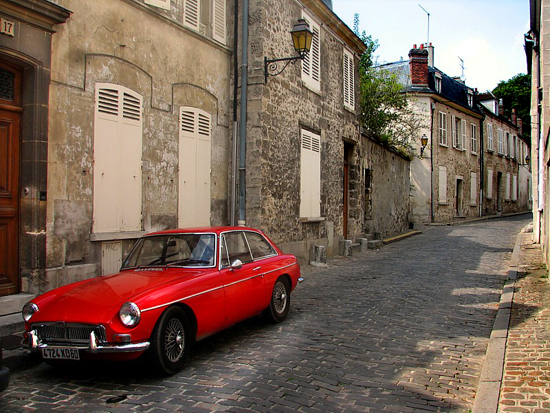 Senlis,  la MG rouge