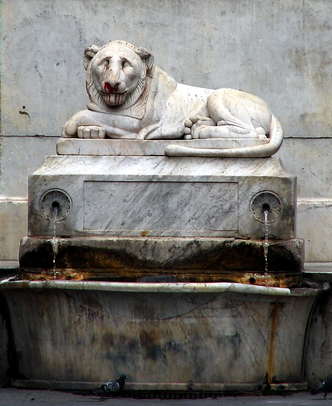 la fontaine au lion sanguignolant