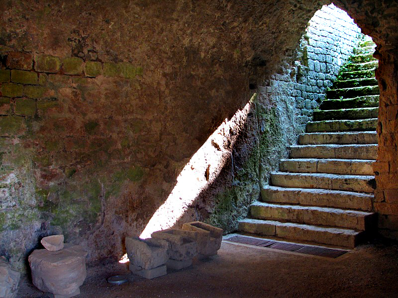 L'escalier du thatre romain de Volterra