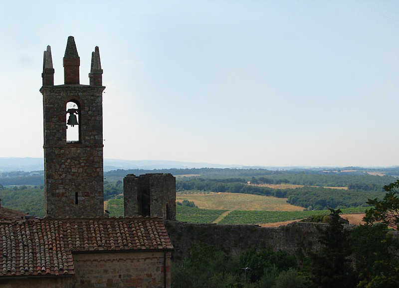 le clocher et les remparts