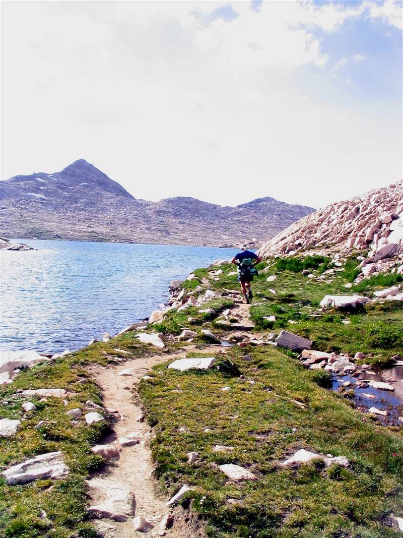 Reinhold Metzger running along the shore of Lake Wanda