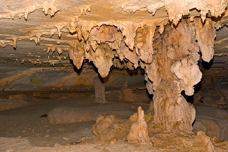 Langs Cave