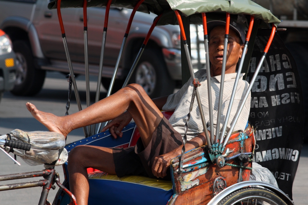 Resting samlor driver
