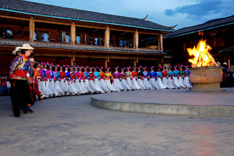 Night Dance of Lugu Lake yf򤧩]R