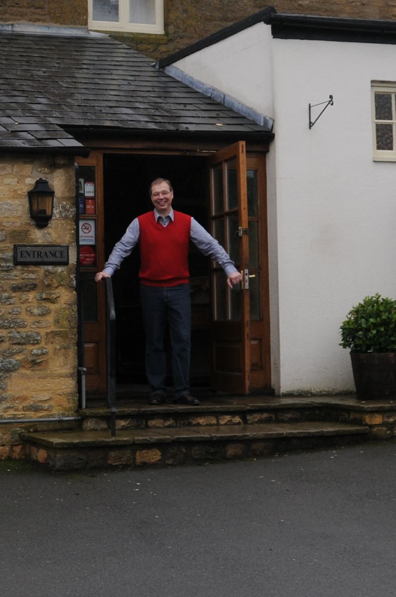 May 28, Horse & Groom - Simon, Our Host