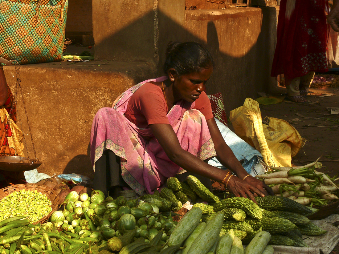 Woman on the market in Madurai.jpg