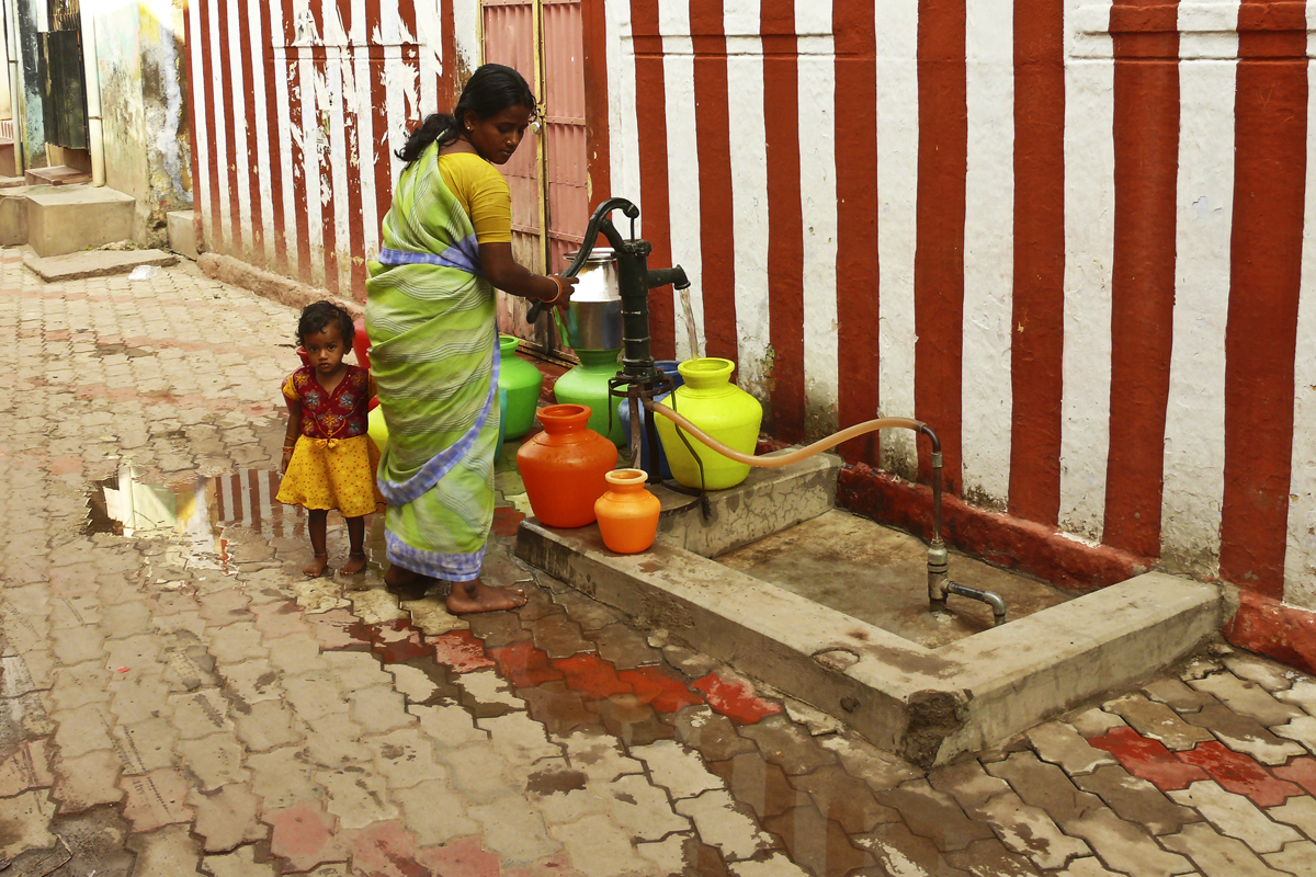 Pumping water Madurai.jpg