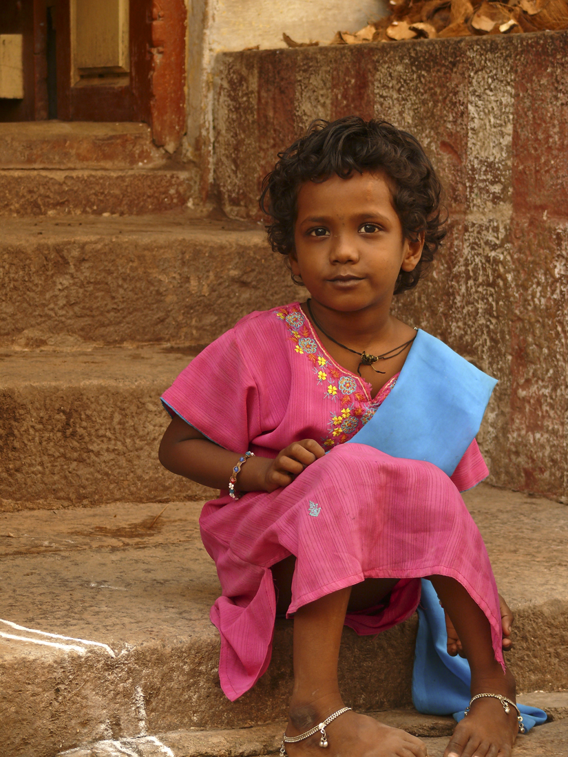Girl in pink and blue Madurai.jpg