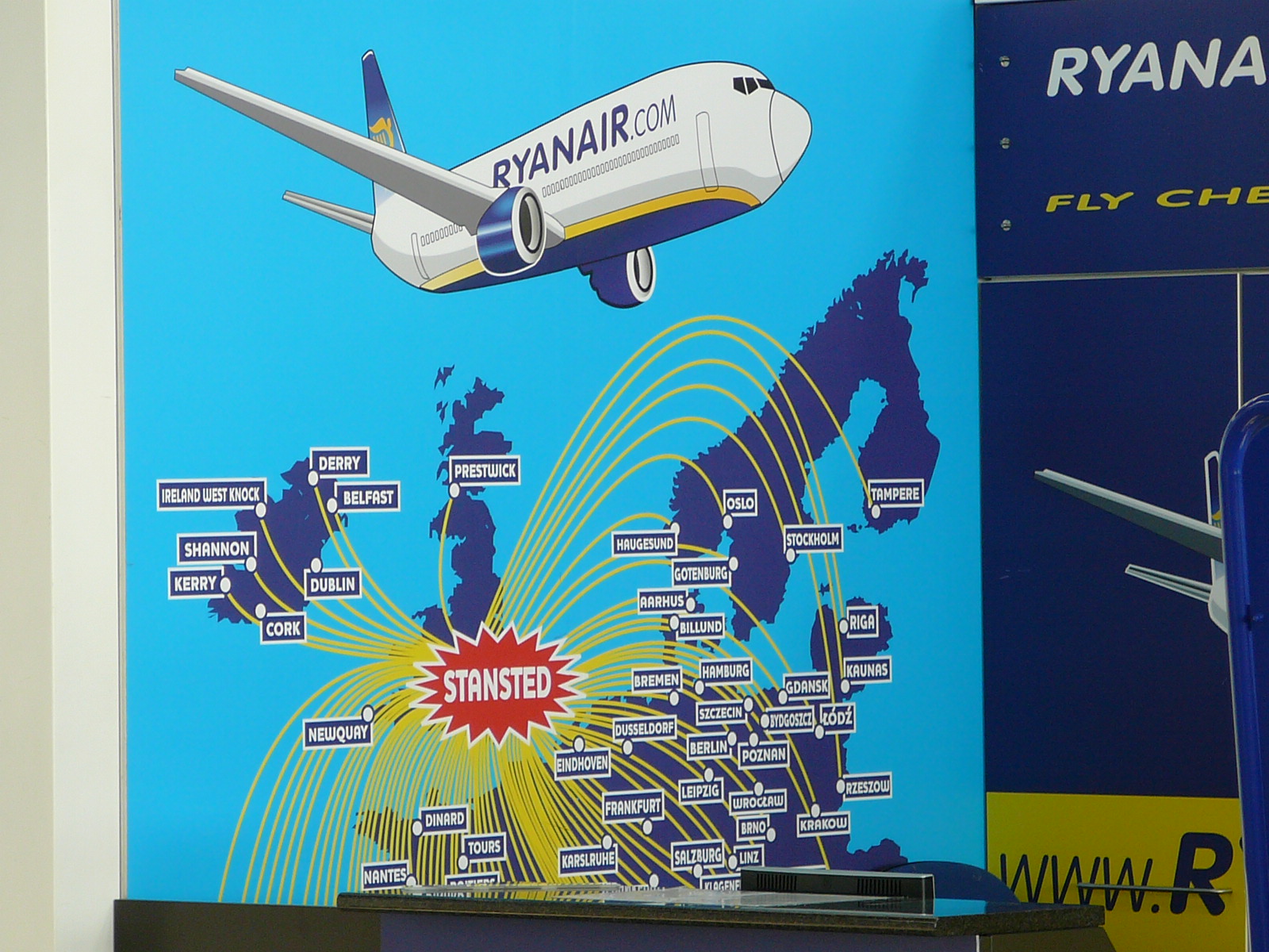 galina and rich go from london to venice via ryanair (R)