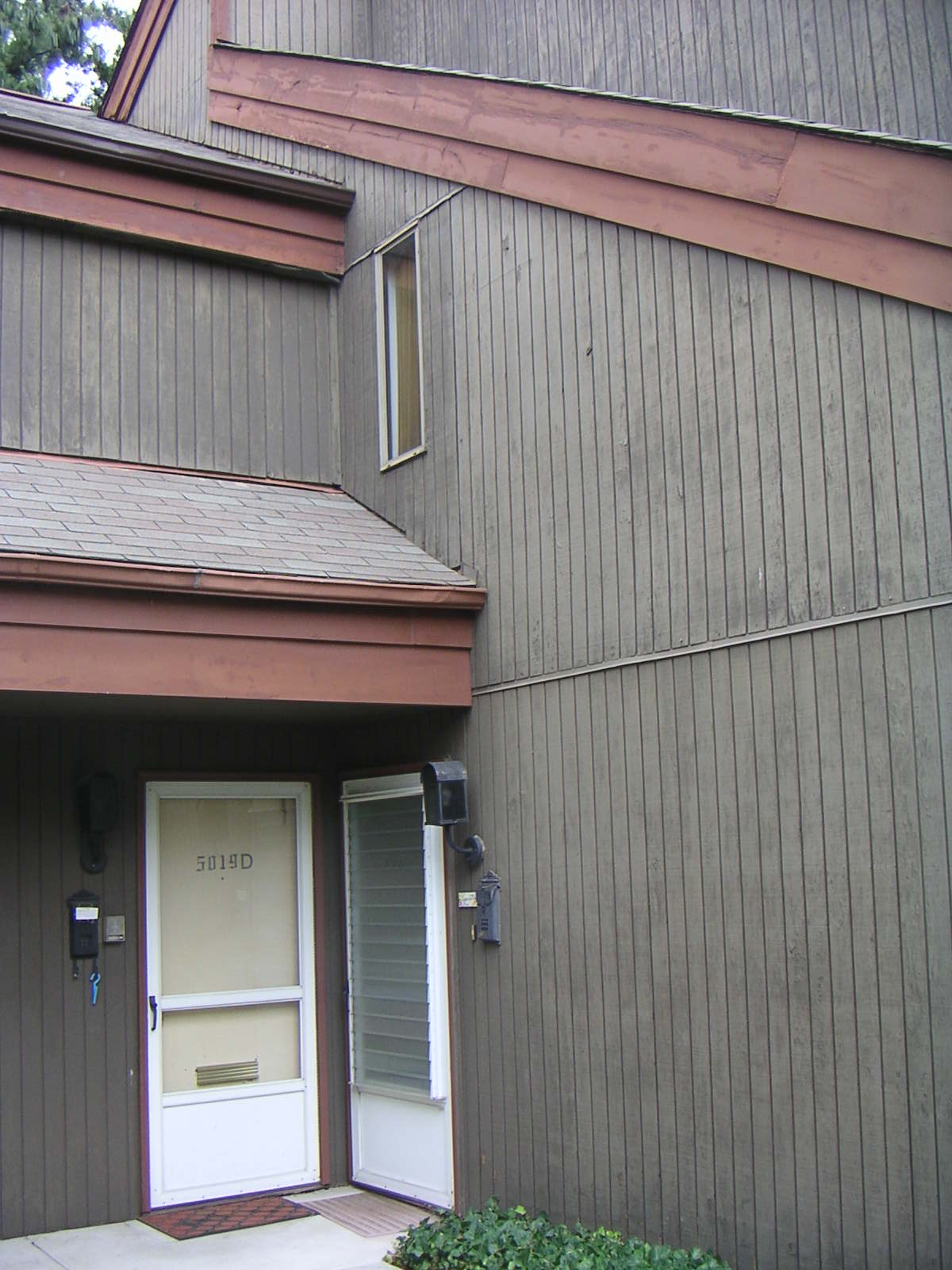 front entrance to moms new place