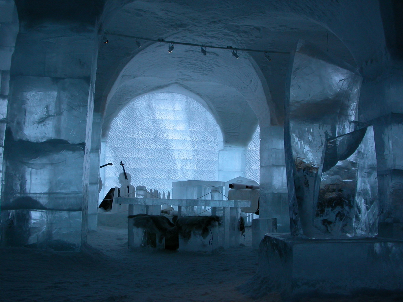 10_ice_hotel04feb27_082.JPG