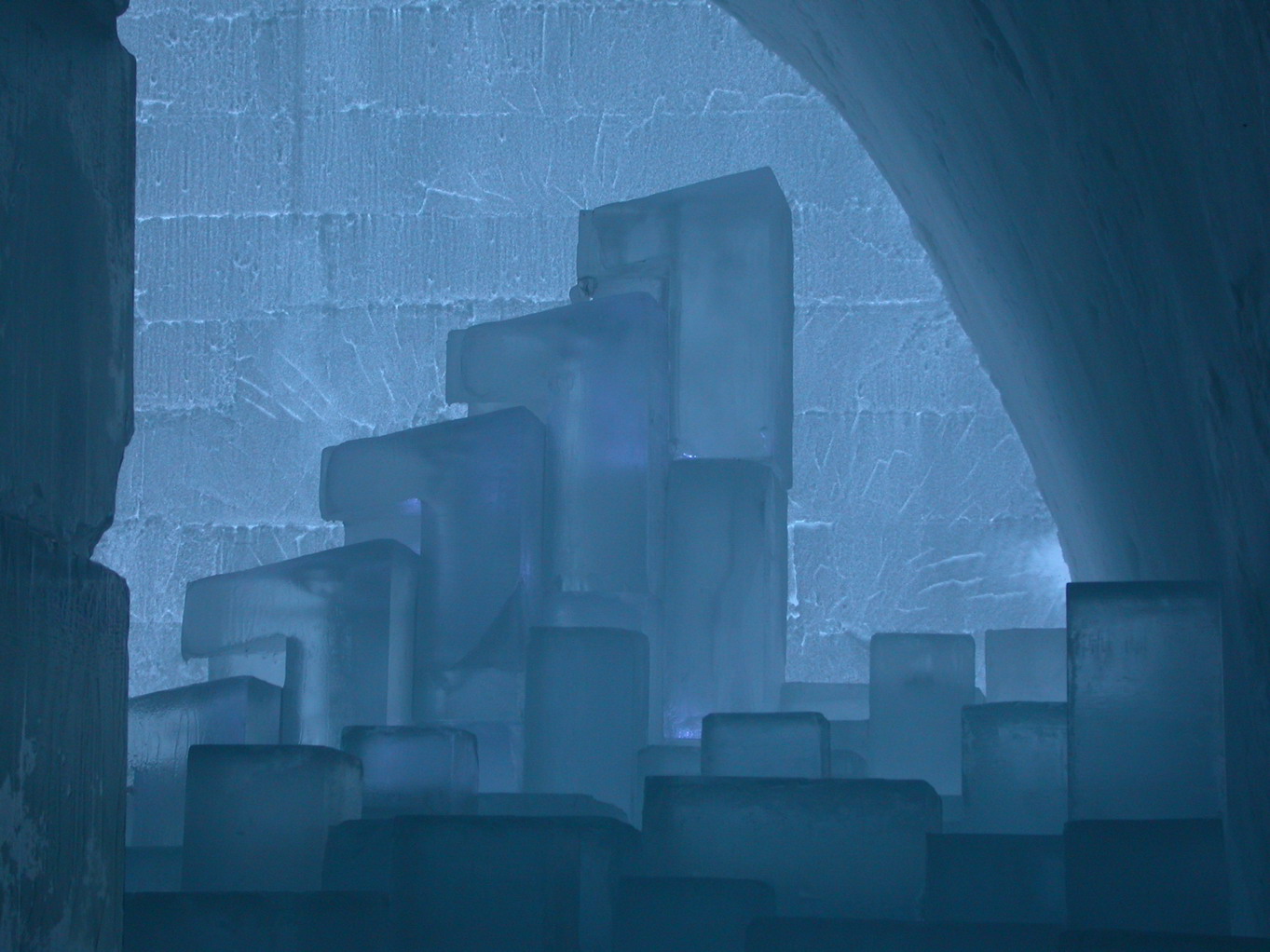 10_ice_hotel04feb27_109.JPG