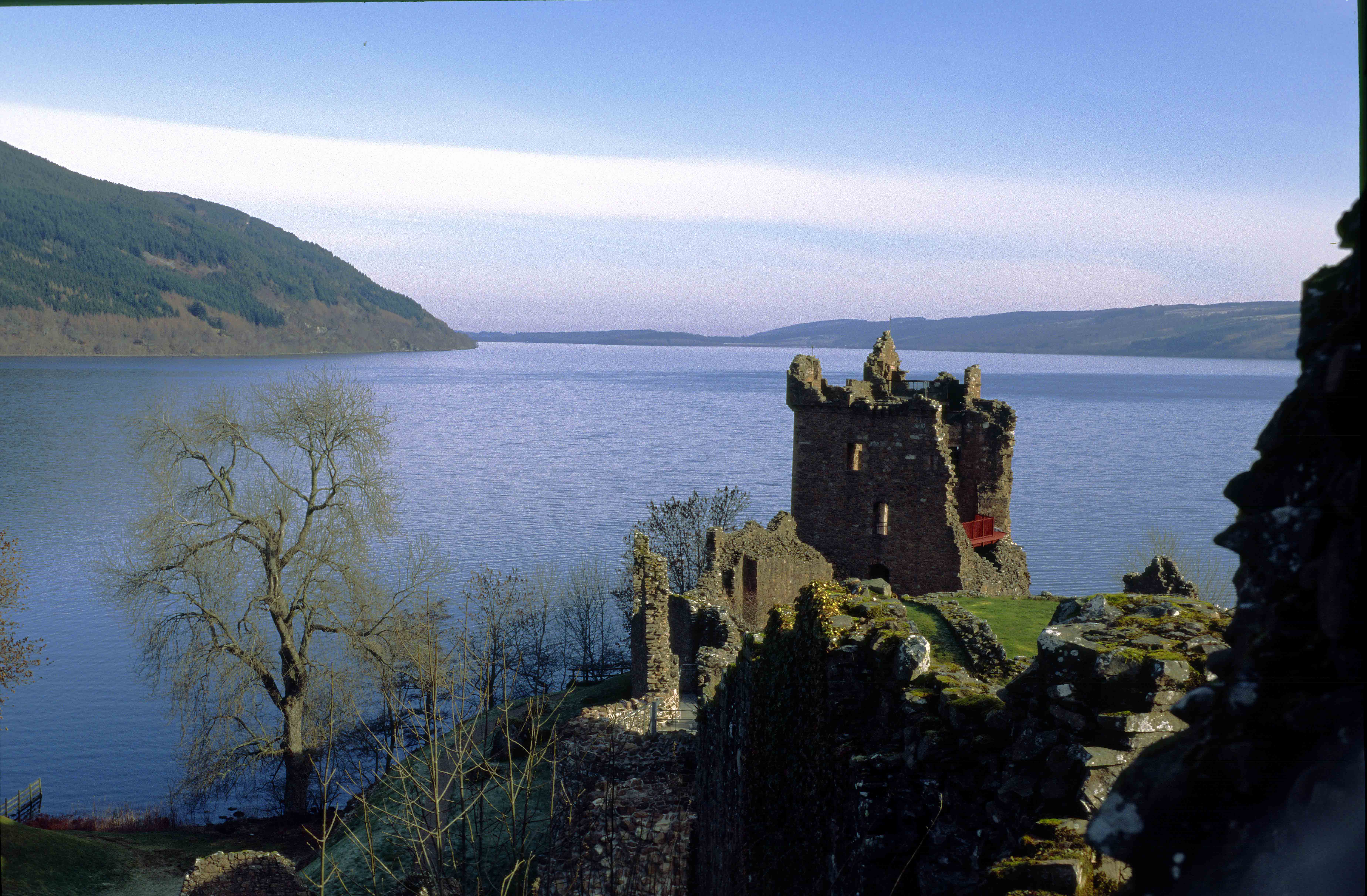 Urquhart Castle Loch Ness.jpg