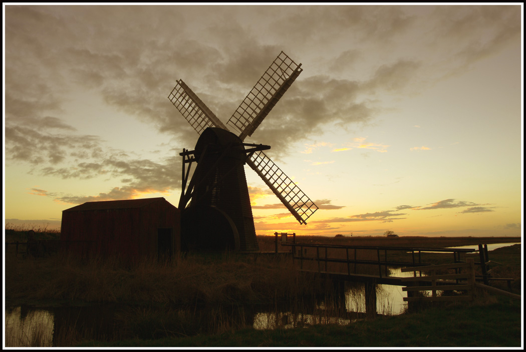 Sunset Herringfleet Mill.jpg