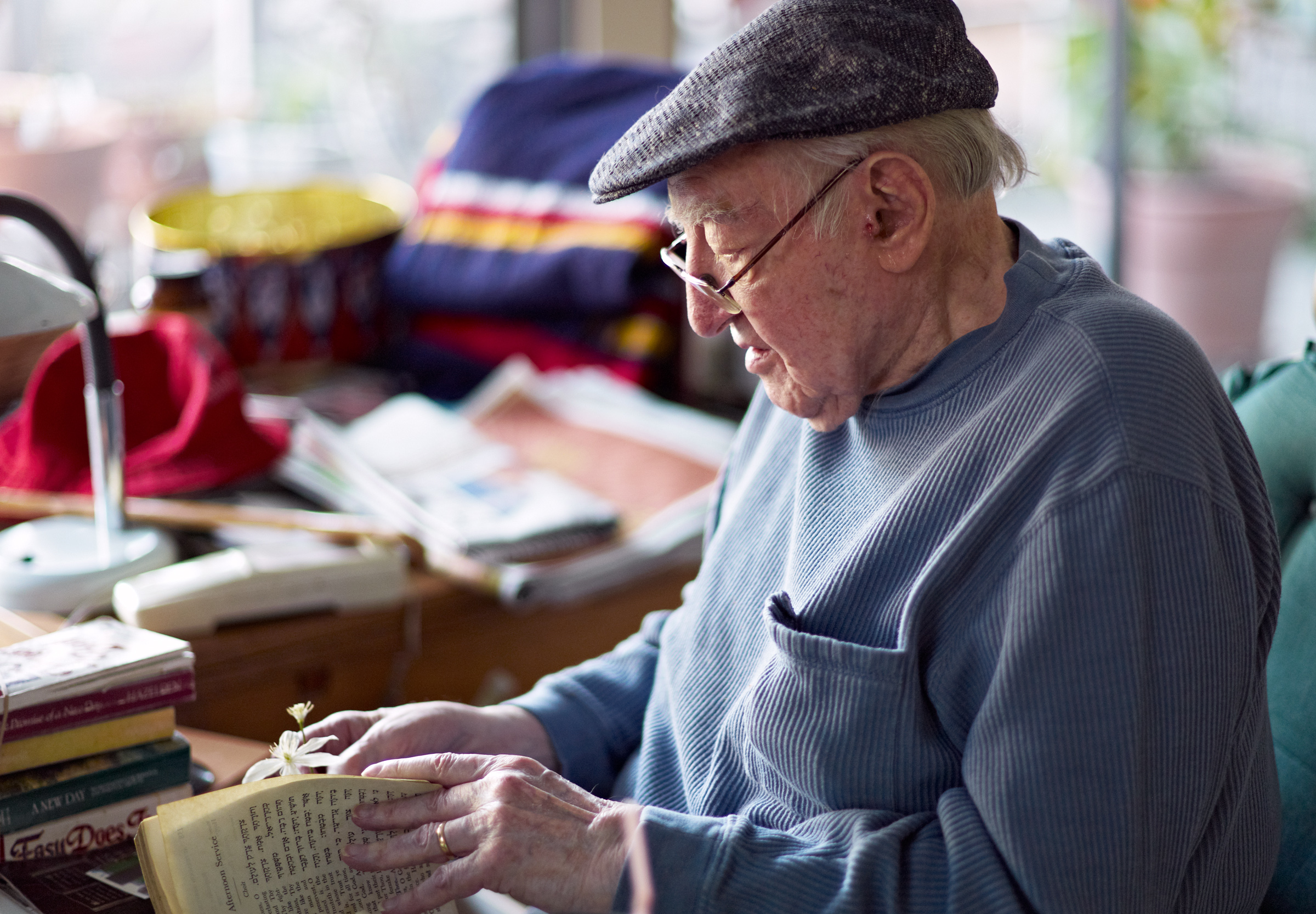 Dad taking break from afternoon prayers 03