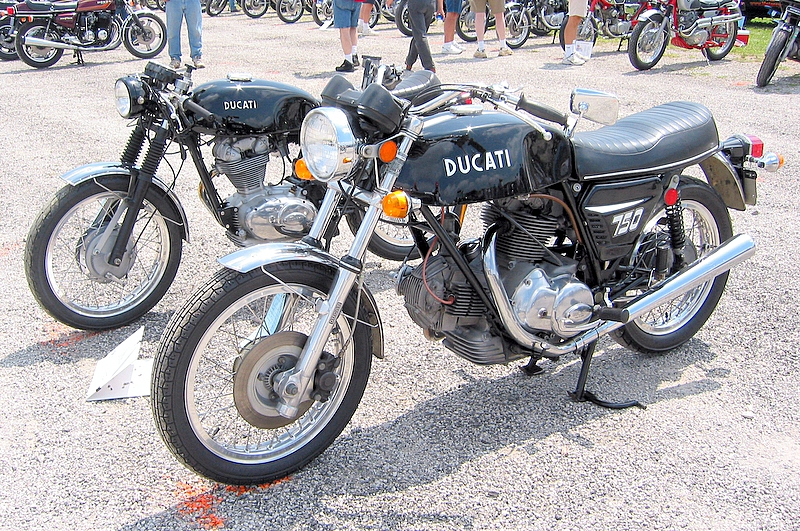 Nice pair of Ducatis (750GT on right)
