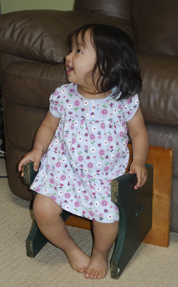 P1050371 Her arm chair