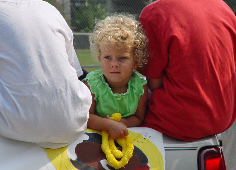 DSC01632 Little girl sandwiched