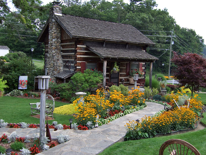 073 At Azalea Garden Inn