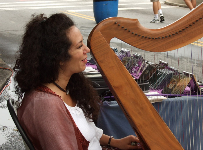 1316 Harpist