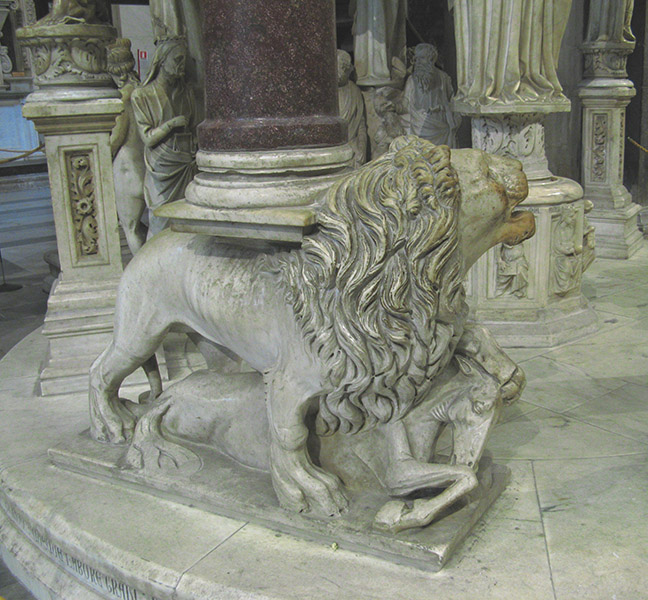 A Lion under the Pulpit8098