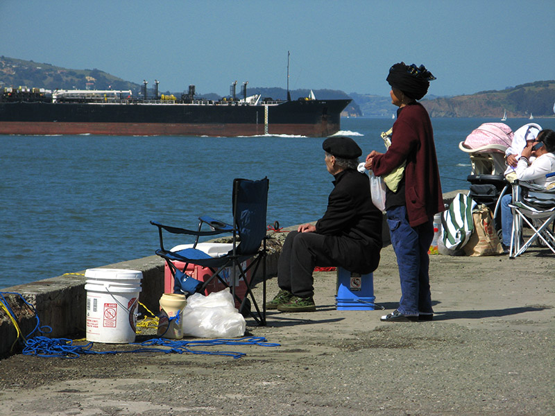 An oil tanker enters the Bay0384