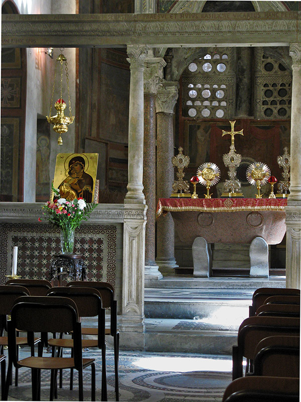 Altar in the NaveSanta Maria in Cosmedin0152