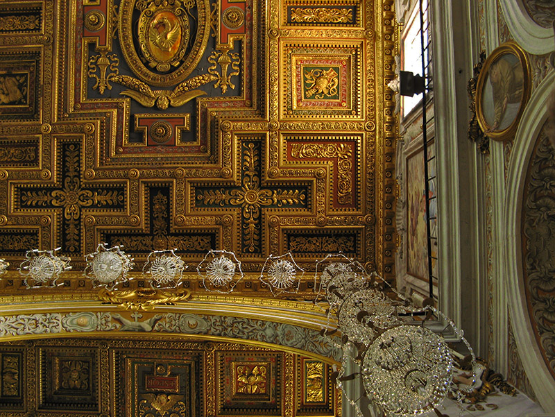 Coffered Ceiling and ChandeliersSanta Maria in Aracoeli0259